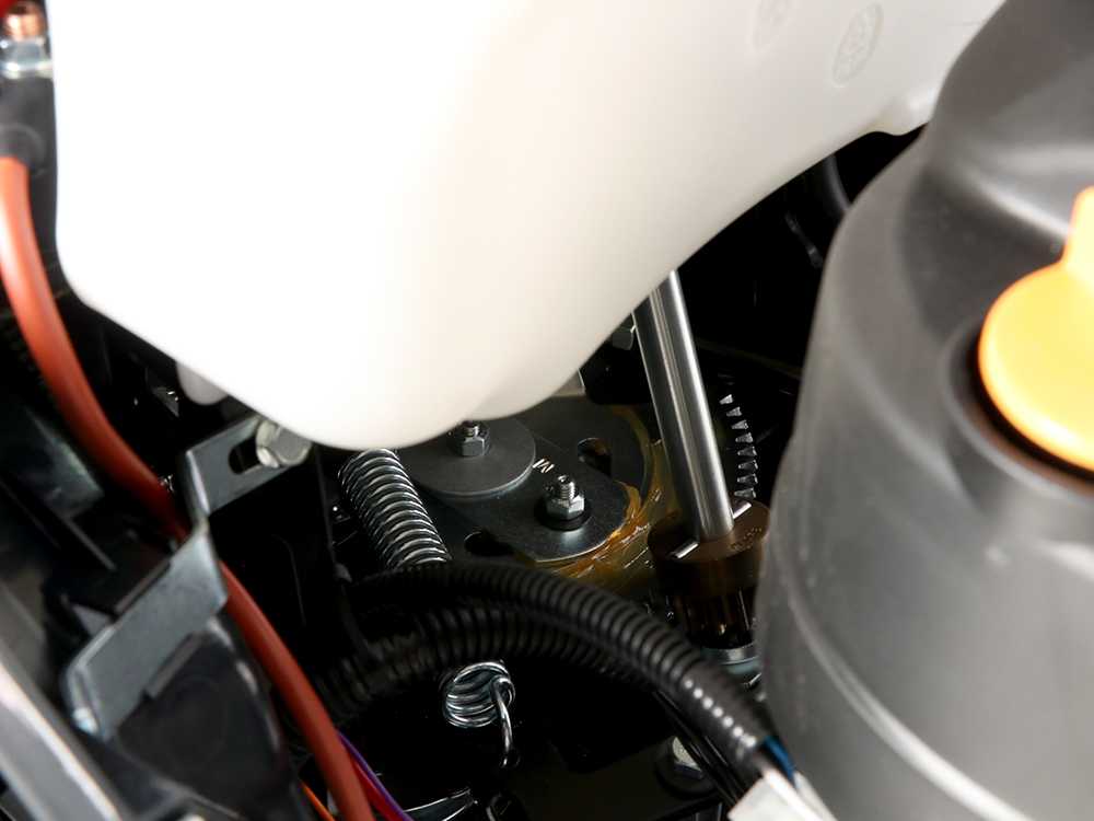 Cortadora de césped con asiento BRONCO 107T-S 