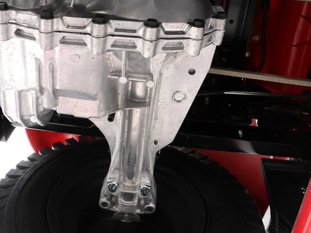 Cortadora de césped con asiento BRONCO 107T-S 