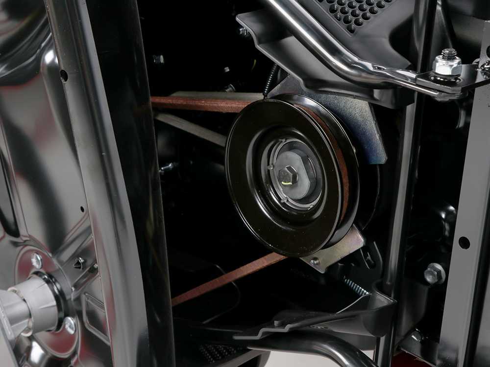 Cortadora de césped con asiento BRONCO 107T-S 